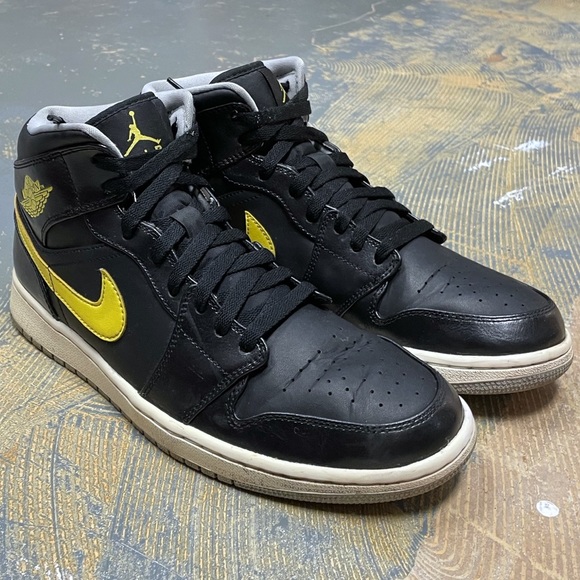 Nike Air Jordan 1 Mid Yellow 554724-070 10.5 Black - Picture 4 of 10